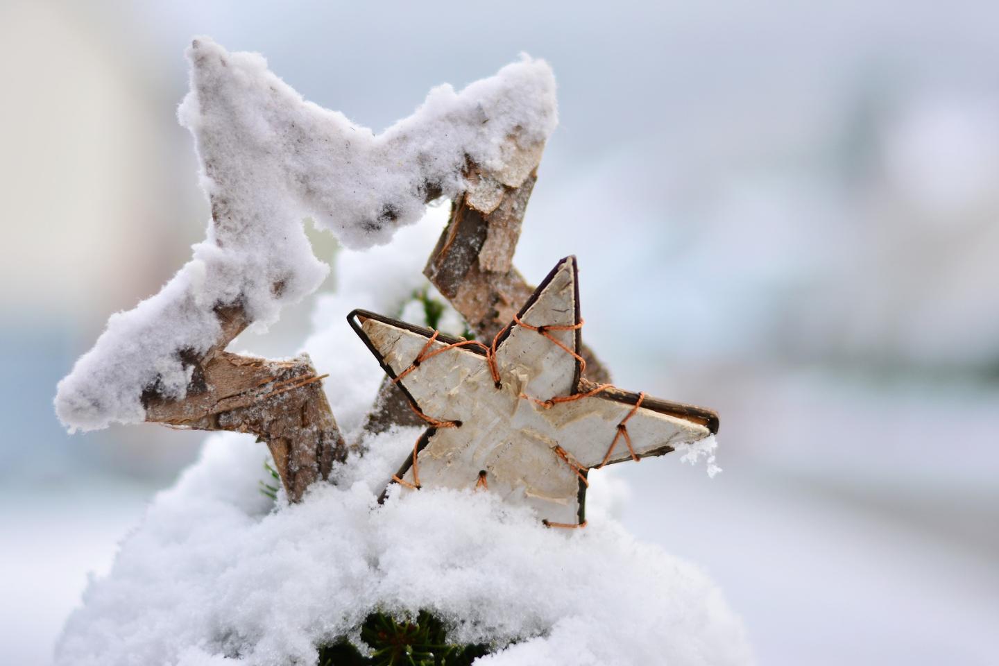 Ihnen alle frohe Weihnachten und ein gutes, neues Jahr!